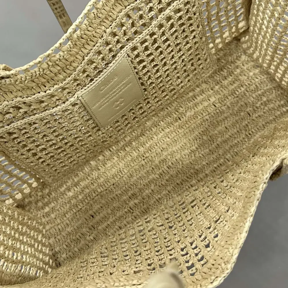 Chloe Summer Banana East-west Tote Bag in Raffia & Buffalo Leather for Women in Beige Chloe Summer Banana East-west Tote Bag in Raffia & Buffalo Leather for Women in Beige