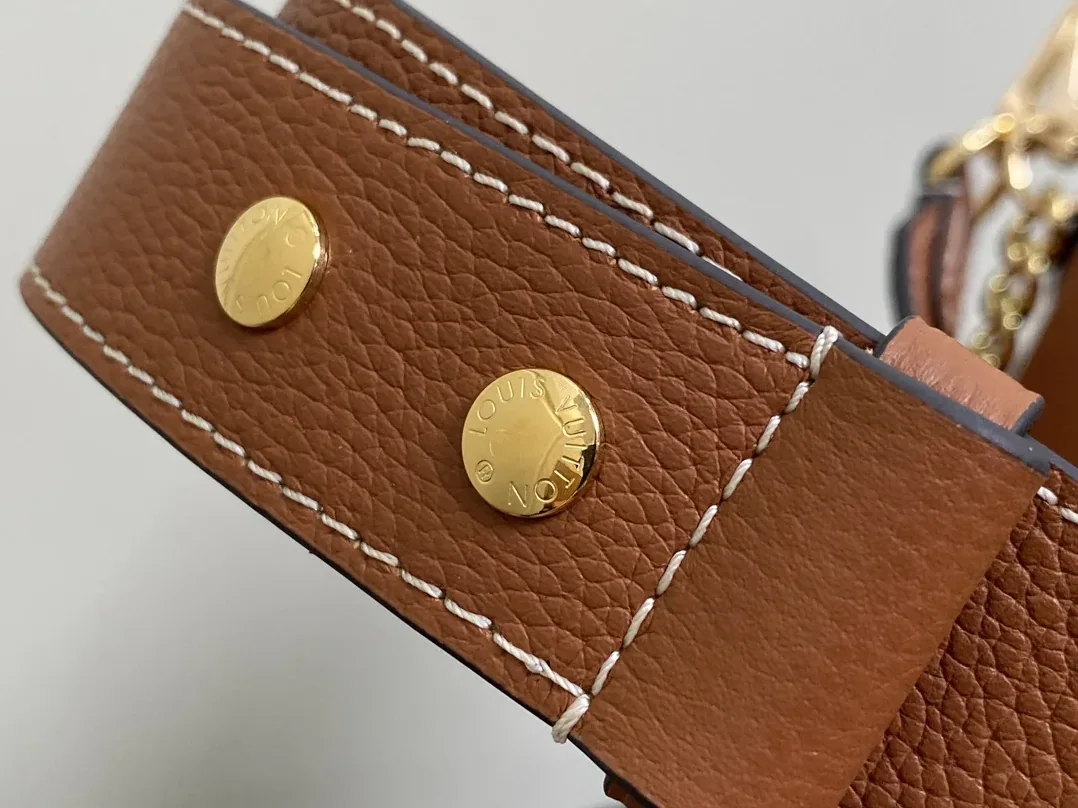 Louis Vuitton Lock and Walk Brown / Louis Vuitton Lock and Walk Brown /