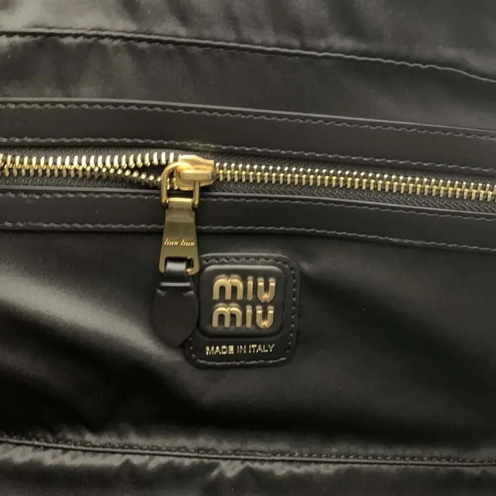 Miu Miu Beau Leather Top-handle Bag for Women in Black Miu Miu Beau Leather Top-handle Bag for Women in Black
