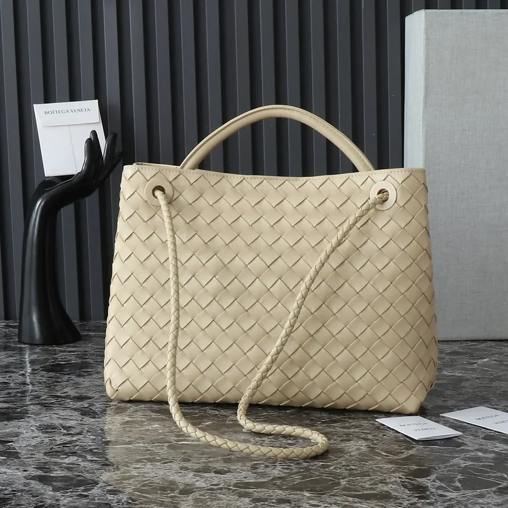 Bottega Veneta Medium Andiamo in Supple Intrecciato Leather for Women in Beige Bottega Veneta Medium Andiamo in Supple Intrecciato Leather for Women in Beige