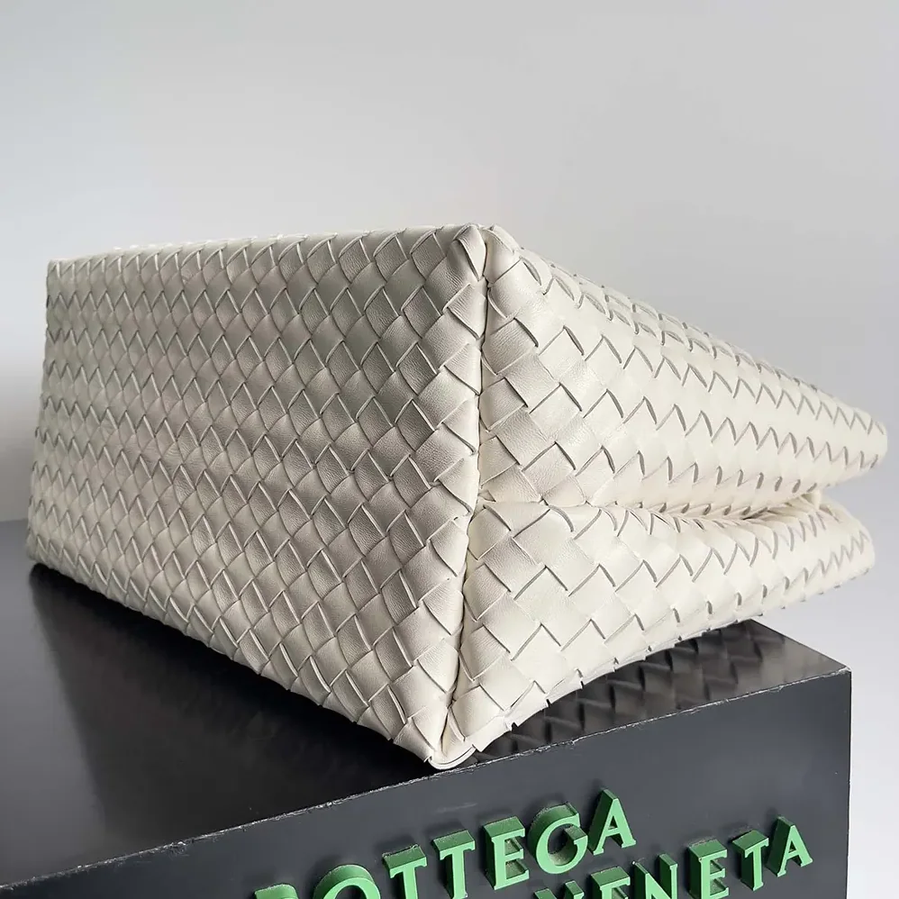 Bottega Veneta Large Andiamo in Lambskin Leather for Women in White Bottega Veneta Large Andiamo in Lambskin Leather for Women in White