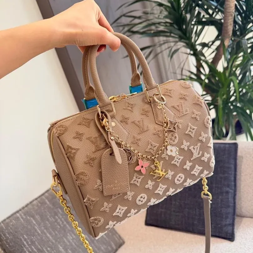 Louis Vuitton Speedy Bandouliere 25 Top Handle Bag in Light Brown
