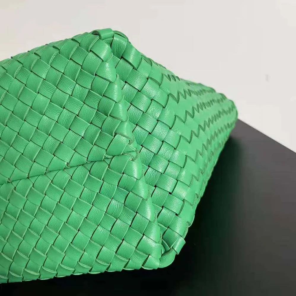 Bottega Veneta Medium Cabat Leather Tote Bag with Detachable Strap for Women in Green Bottega Veneta Medium Cabat Leather Tote Bag with Detachable Strap for Women in Green