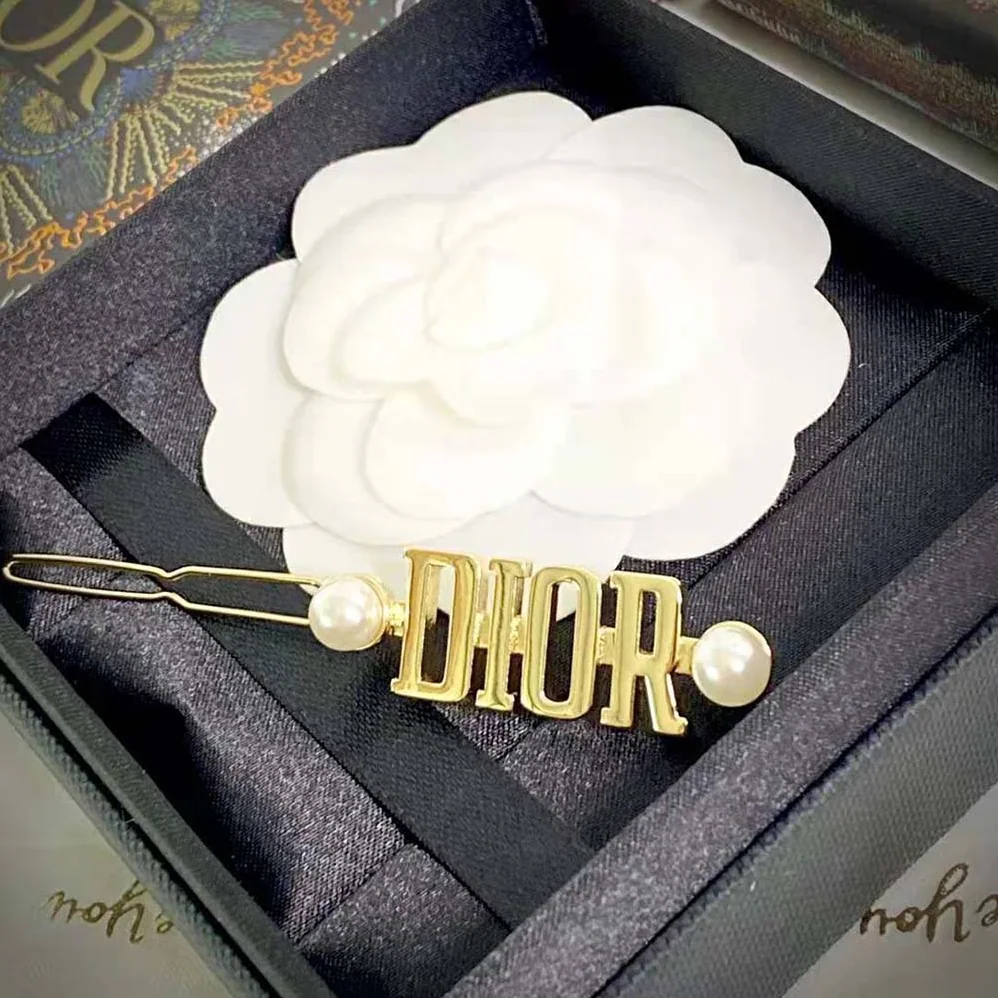 Dior Dio(r)evolution Barrette Gold-Finish Metal and White Resin Pearls for Women Dior Dio(r)evolution Barrette Gold-Finish Metal and White Resin Pearls for Women