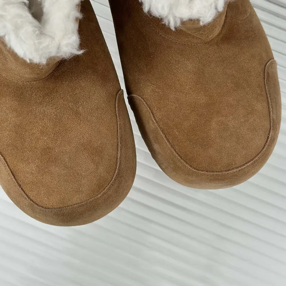 Balenciaga Alaska Fur Bootie in Brown Split Calfskin and White Synthetic Material for Unisex Balenciaga Alaska Fur Bootie in Brown Split Calfskin and White Synthetic Material for Unisex