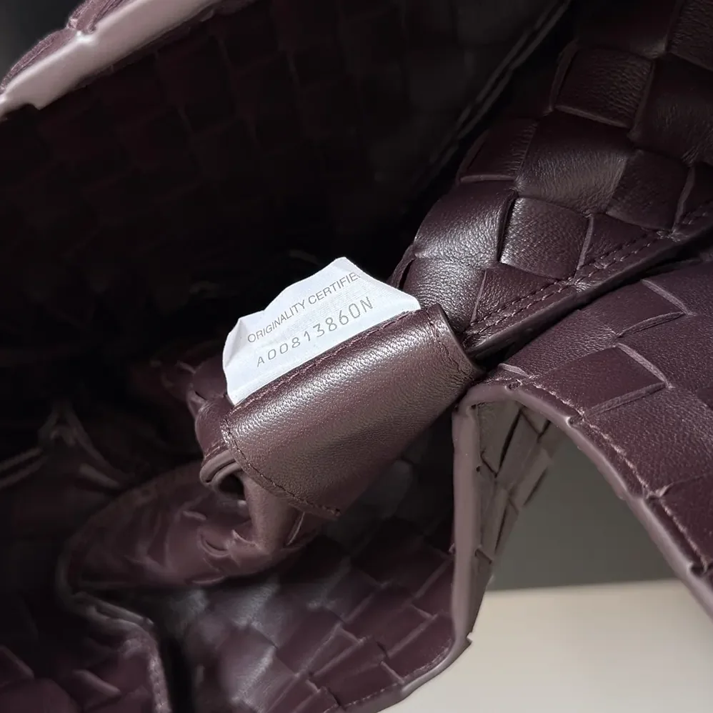 Bottega Veneta Small Campana for Women in Bordeaux Bottega Veneta Small Campana for Women in Bordeaux