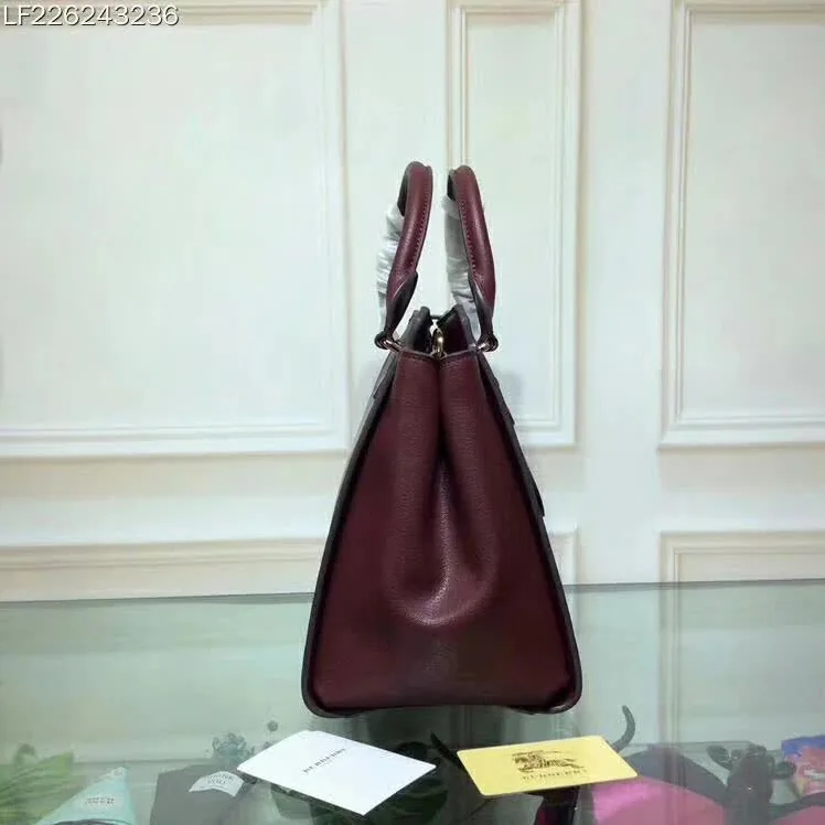 Burberry Medium Buckle Tote in Grainy Leather in Maroon