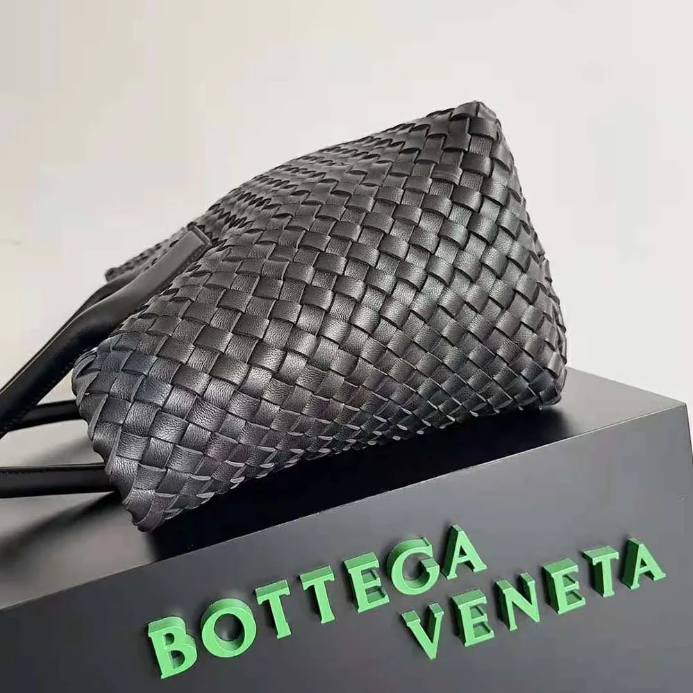 Bottega Veneta Medium Cabat Leather Tote Bag with Detachable Strap for Women in Black
