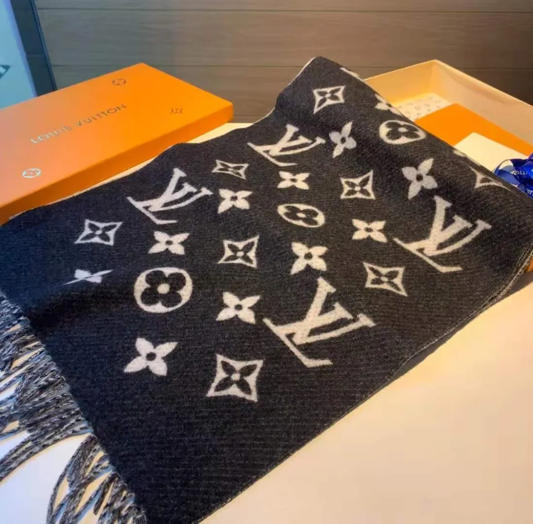 Louis Vuitton LV Scarf Black Louis Vuitton LV Scarf Black