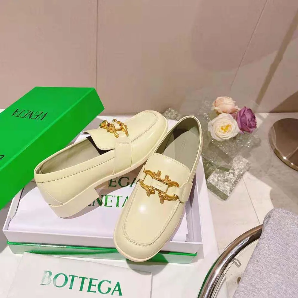 Bottega Veneta Monsieur Loafer in Calfskin Leather for Unisex in Beige Bottega Veneta Monsieur Loafer in Calfskin Leather for Unisex in Beige