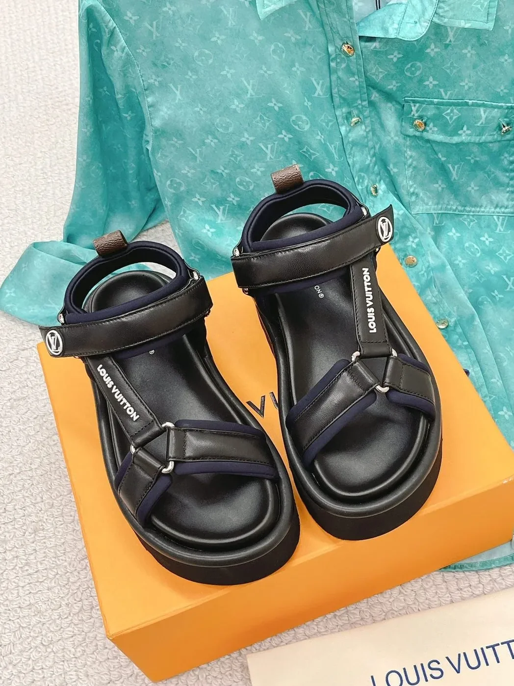 Louis Vuitton Pool Pillow Flatform Comfort Sandal Black LV 1AABR3