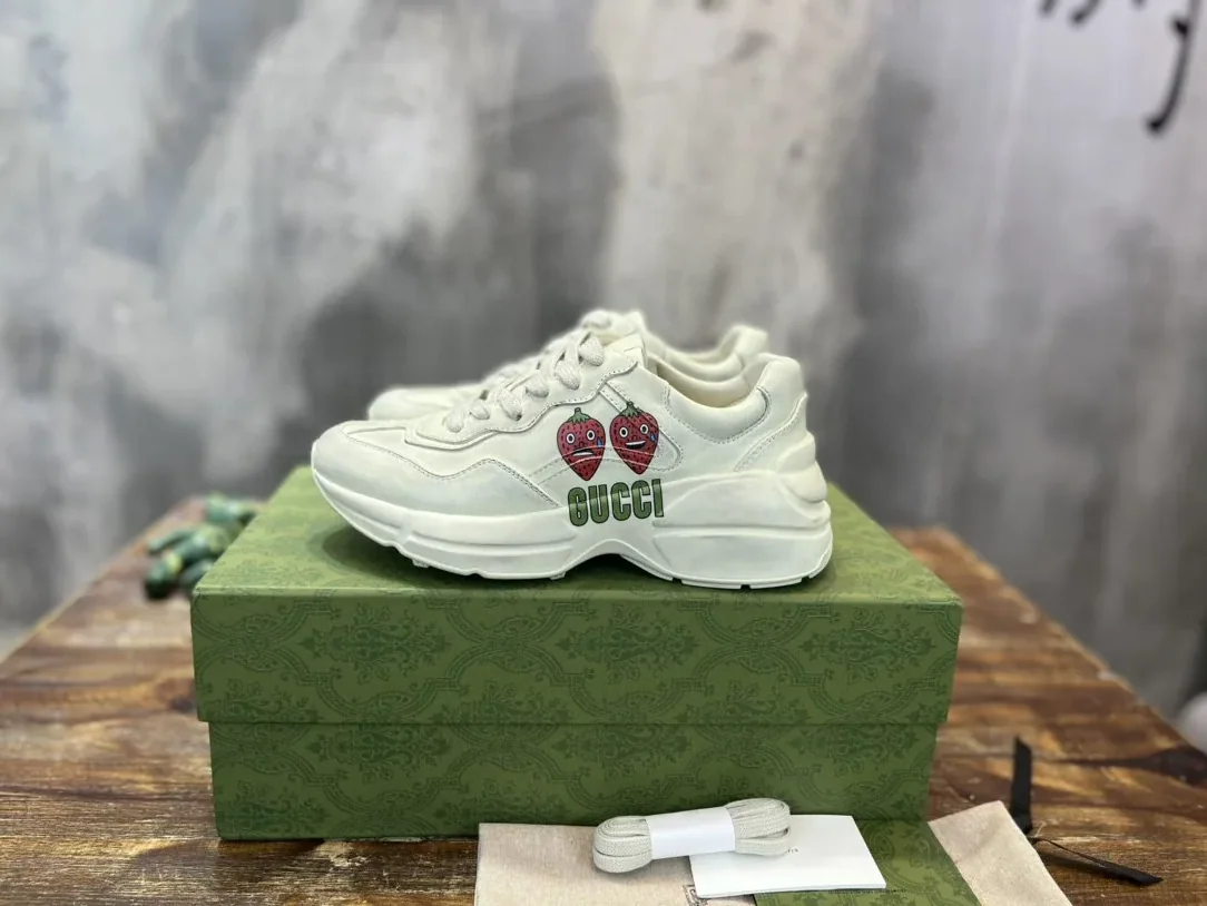 Gucci Rhyton Sneaker With Strawberry Print Ivory White for Men