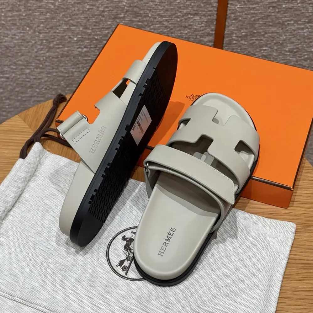 Hermes Chypre Sandal for Unisex in Beige Nomade Hermes Chypre Sandal for Unisex in Beige Nomade