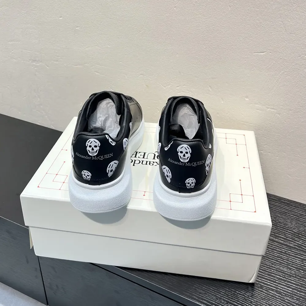 Alexander Mcqueen Oversized Sneaker in Black for Unisex in White