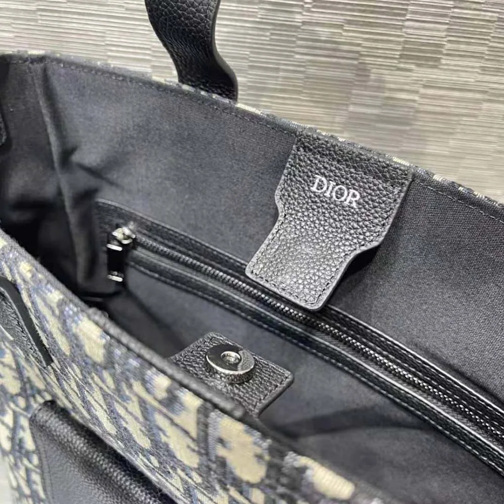 Dior Saddle Tote Bag with Shoulder Strap Beige and Black Dior Oblique Jacquard for Men Dior Saddle Tote Bag with Shoulder Strap Beige and Black Dior Oblique Jacquard for Men