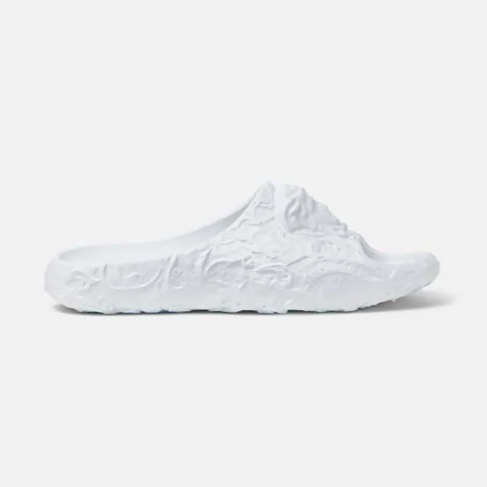 Versace Medusa Dimension Sliders for Unisex in White Versace Medusa Dimension Sliders for Unisex in White