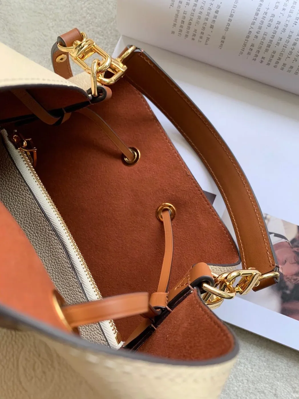 Louis Vuitton NeoNoe MM Bucket Bag Monogram Empreinte Creme