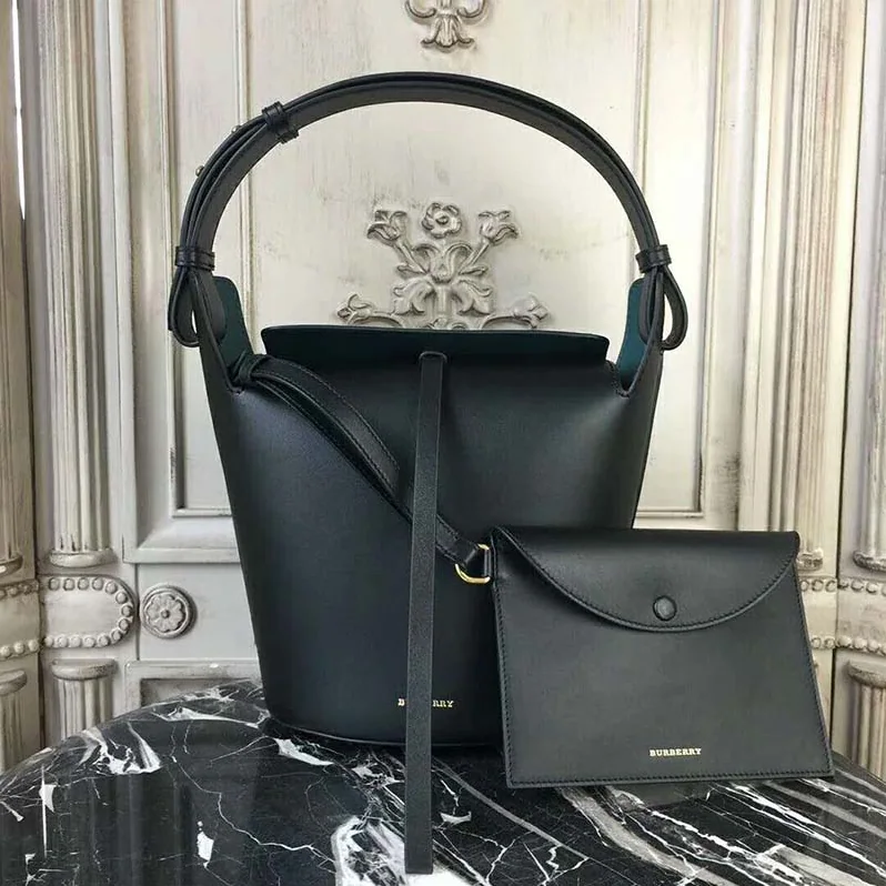 Burberry The Medium Leather Bucket Bag for Women in Black Burberry The Medium Leather Bucket Bag for Women in Black