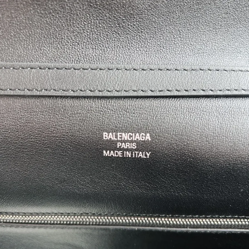 Balenciaga Rodeo Medium Handbag in Black Smooth Calfskin for Women in Silver Balenciaga Rodeo Medium Handbag in Black Smooth Calfskin for Women in Silver
