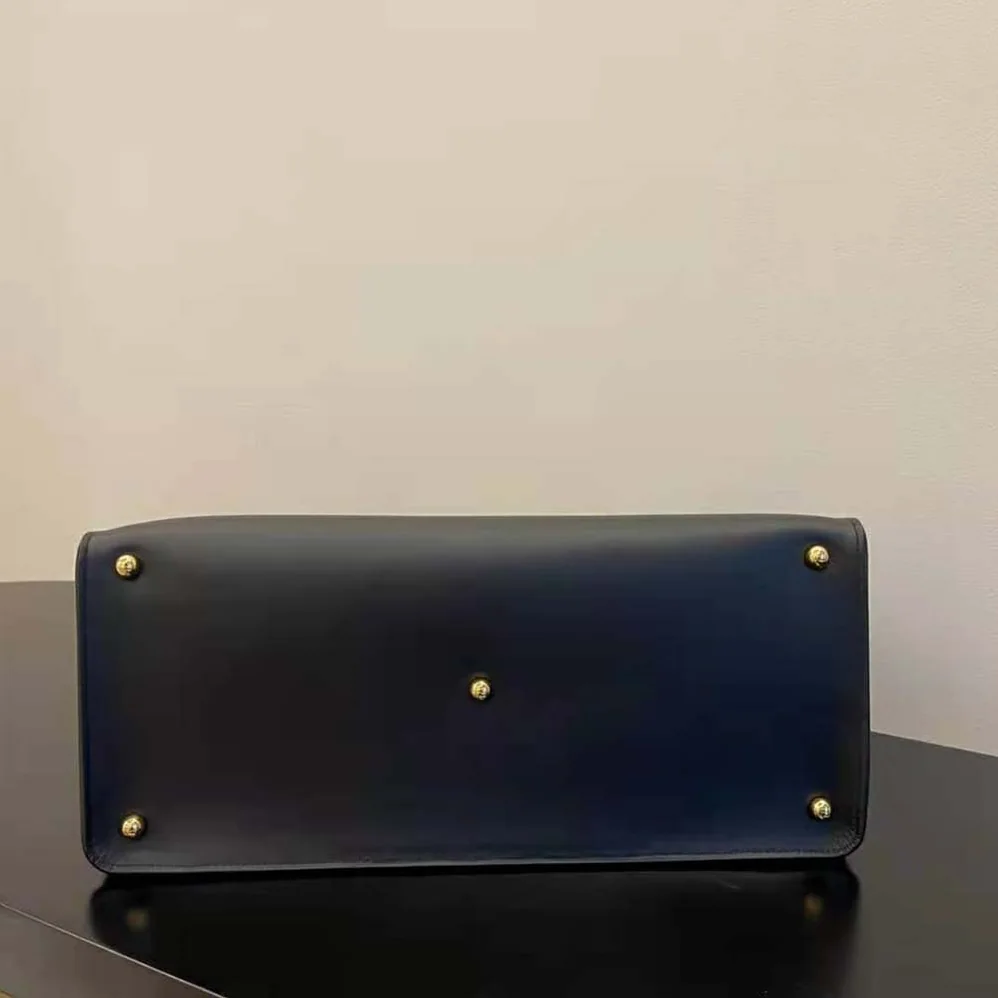 Fendi Way Medium Made of Camellia-Colored Leather Bag for Women in Black