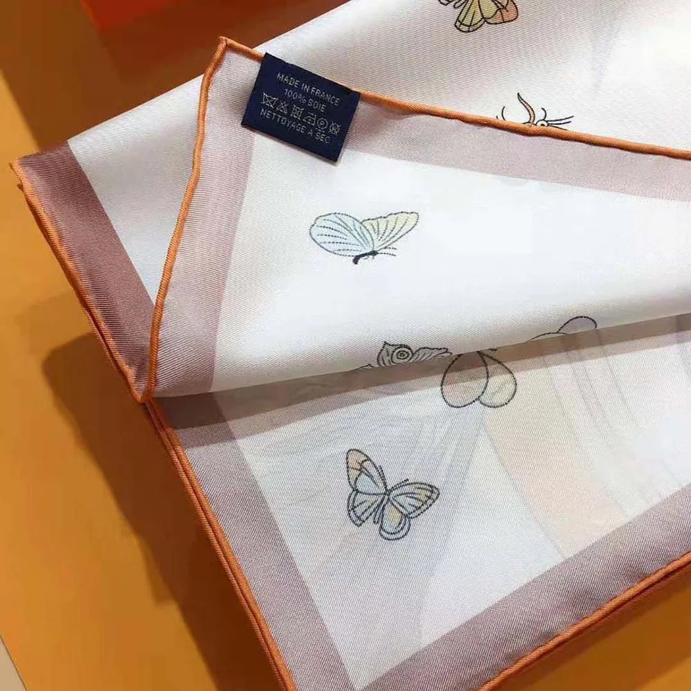 Hermes Hermes Story Scarf 90 in Silk Twill with Hand-Rolled Edges for Women in White