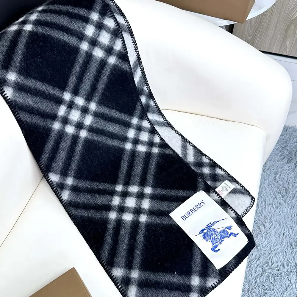 Burberry Check Wool Scarf for Unisex in Black