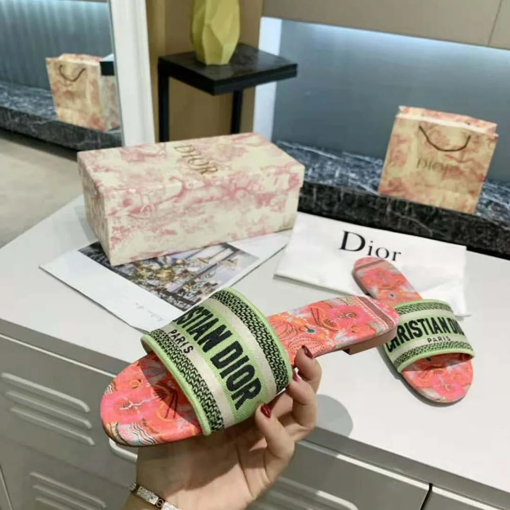 Dior Dway Slide Multicolor Embroidered Cotton for Women in Pink Dior Dway Slide Multicolor Embroidered Cotton for Women in Pink