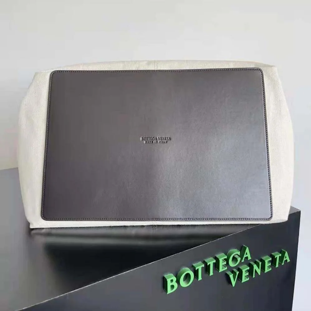 Bottega Veneta Large Flip Flap in Intrecciato Leather for Women