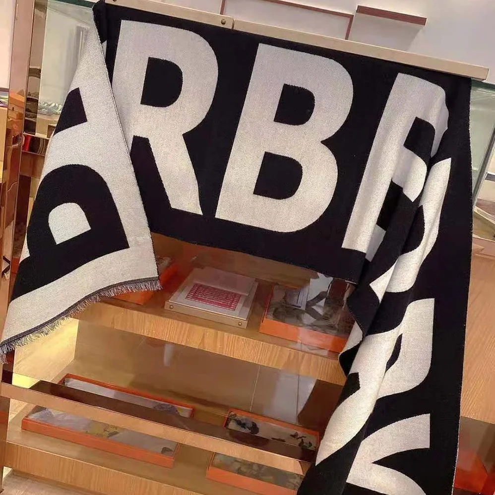 Burberry Logo Wool Jacquard Scarf for Women in Black