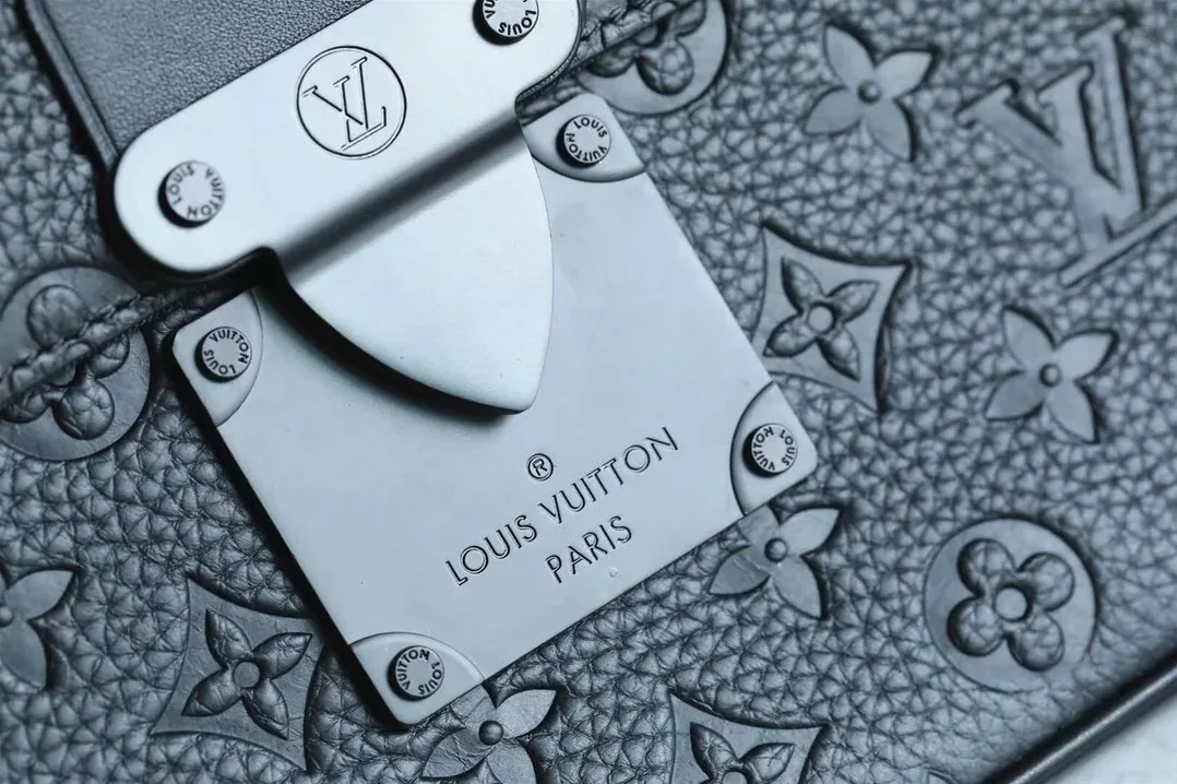 Louis Vuitton S Lock A4 Pouch Taurillon Black Louis Vuitton S Lock A4 Pouch Taurillon Black