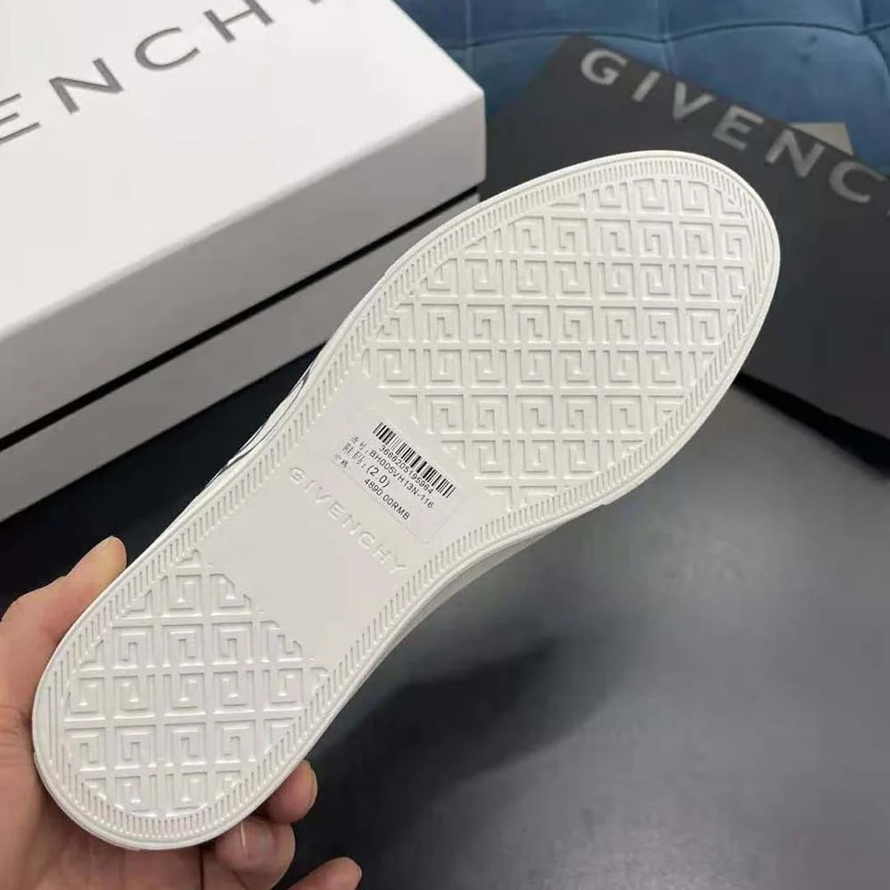 Givenchy Sneakers City Sport in Leather with Tag Effect Dog Print for Men in White