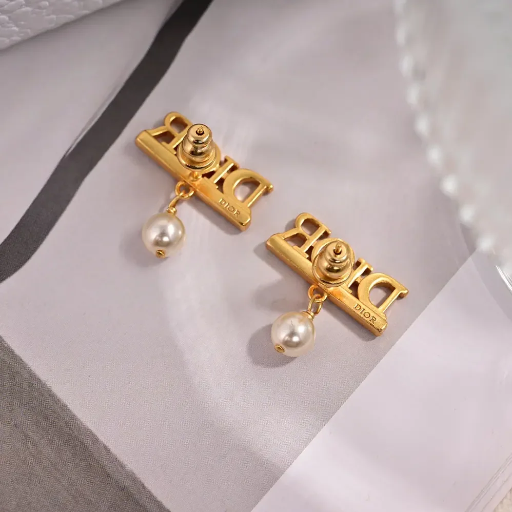 Dior Dio(r)evolution Earrings Gold-Finish Metal with White Resin Pearls and Silver for Women in Tone Crystals Dior Dio(r)evolution Earrings Gold-Finish Metal with White Resin Pearls and Silver for Women in Tone Crystals