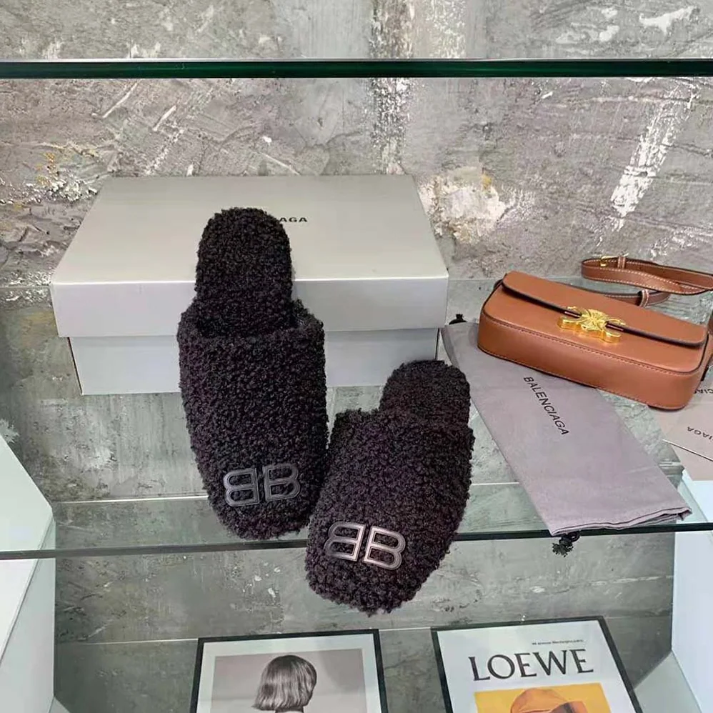 Balenciaga Cosy BB Mule in Black Fake Shearling for Women Balenciaga Cosy BB Mule in Black Fake Shearling for Women