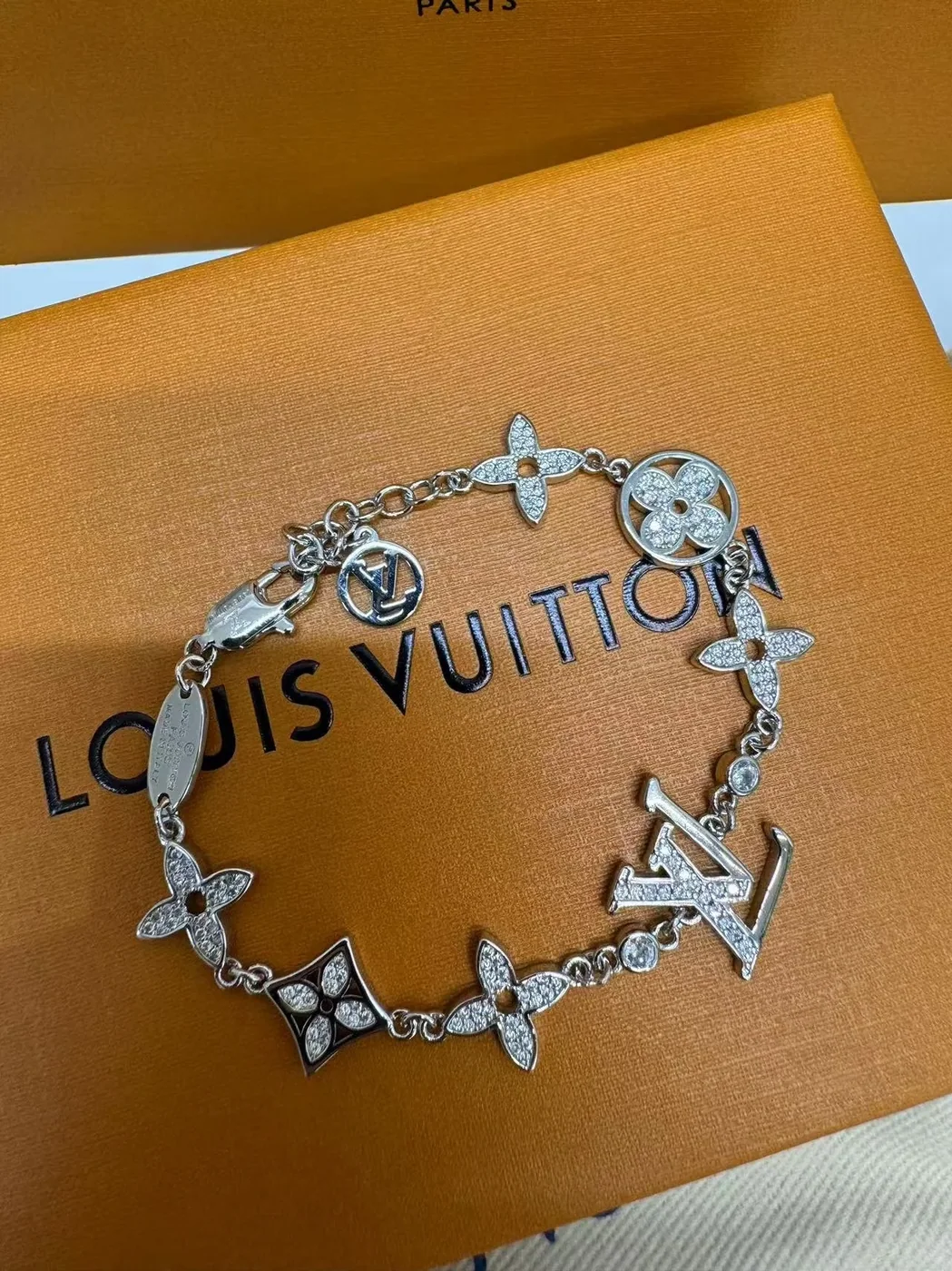 Louis Vuitton Idylle Blossom Multi in Motif Bracelet Silver Hardware