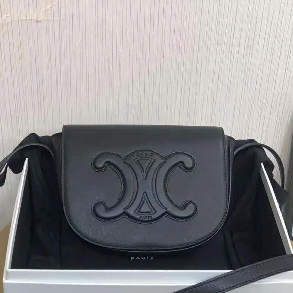 Celine Folco Cuir Triomphe in Smooth Calfskin for Women in Black Celine Folco Cuir Triomphe in Smooth Calfskin for Women in Black