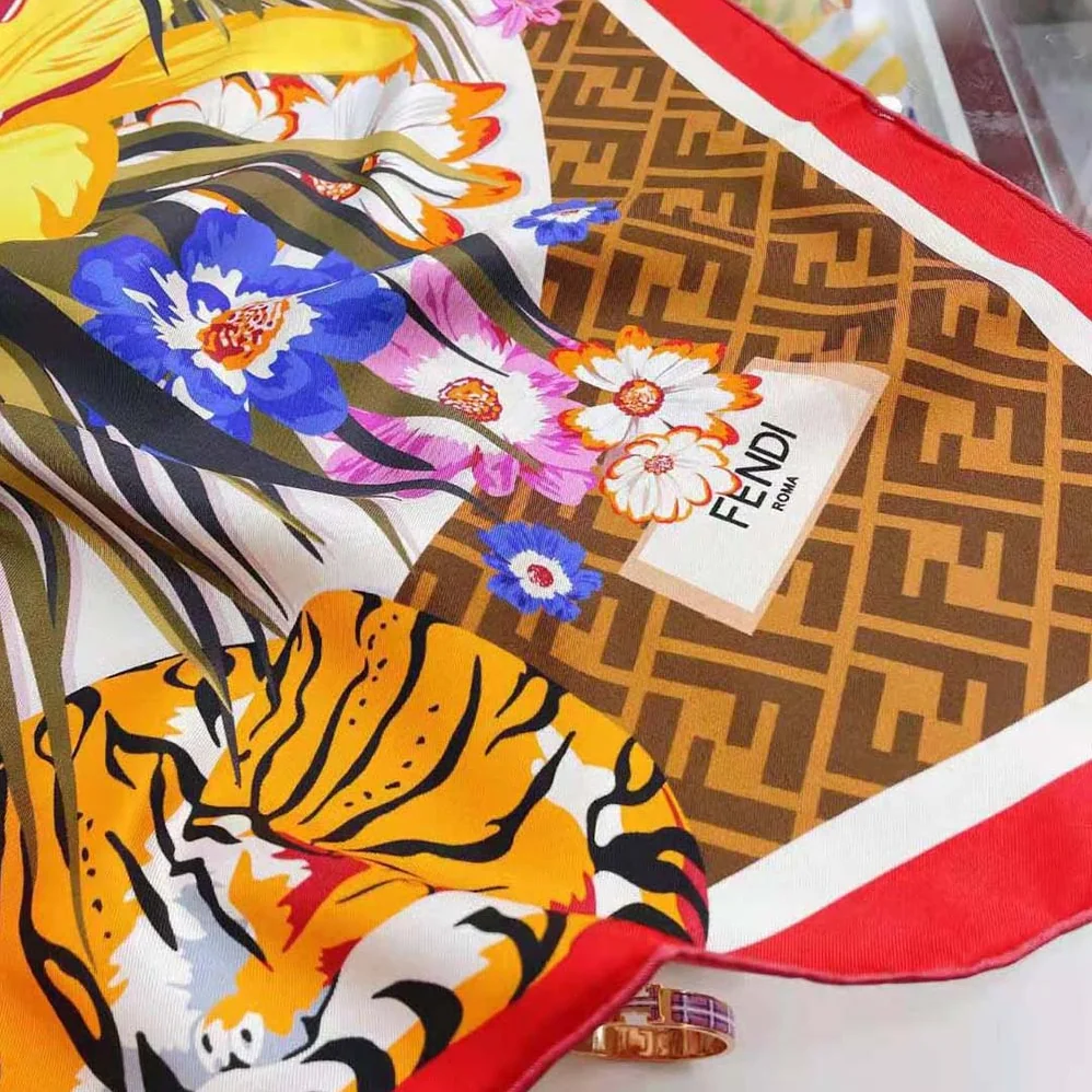Fendi Flower Foulard Foulard from the Spring Festival Capsule Collection for Women Fendi Flower Foulard Foulard from the Spring Festival Capsule Collection for Women