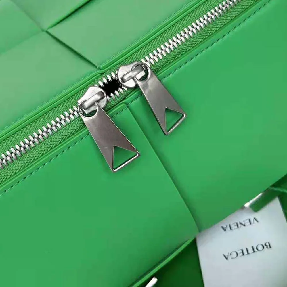 Bottega Veneta Arco Backpack in Calfskin Leather for Men in Green Bottega Veneta Arco Backpack in Calfskin Leather for Men in Green