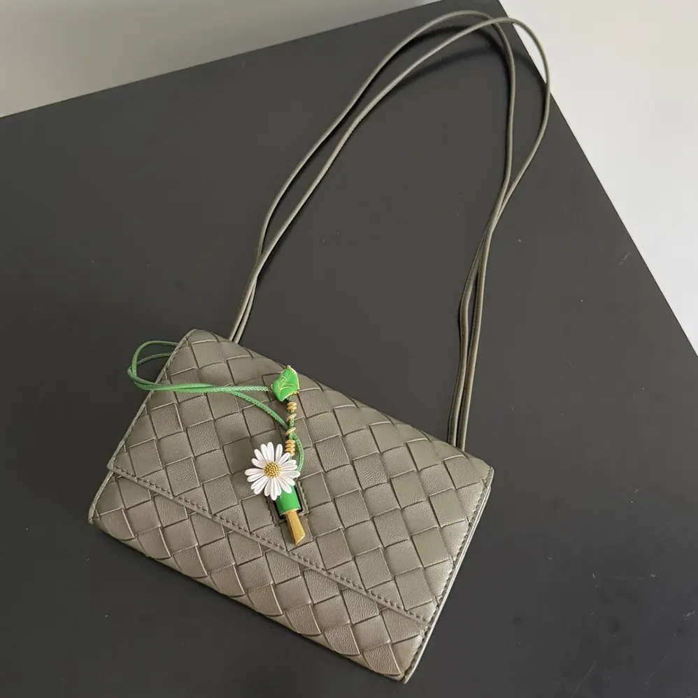 Bottega Veneta Andiamo Daisy Pouch+Dark Green for Women Bottega Veneta Andiamo Daisy Pouch+Dark Green for Women
