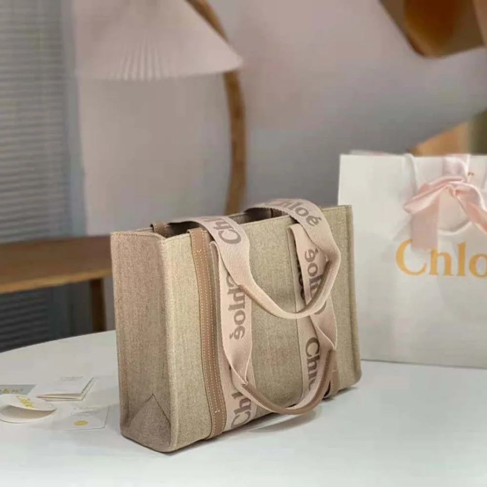 Chloe Medium Woody Tote Bag for Women in Beige Chloe Medium Woody Tote Bag for Women in Beige