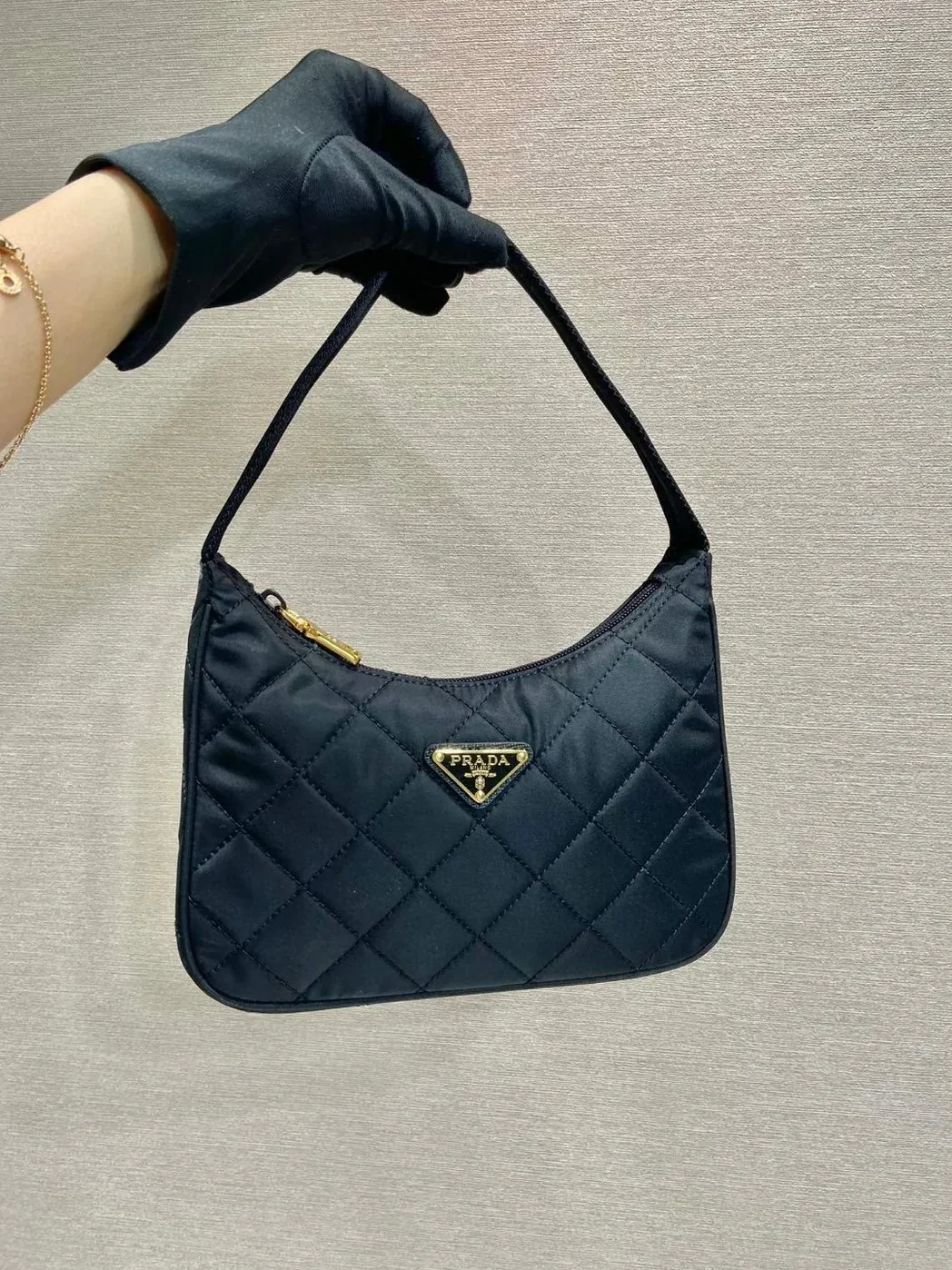 Prada Contenitore Maniglia Tessutu Quilted Shoulder Bag Black / Prada Contenitore Maniglia Tessutu Quilted Shoulder Bag Black /
