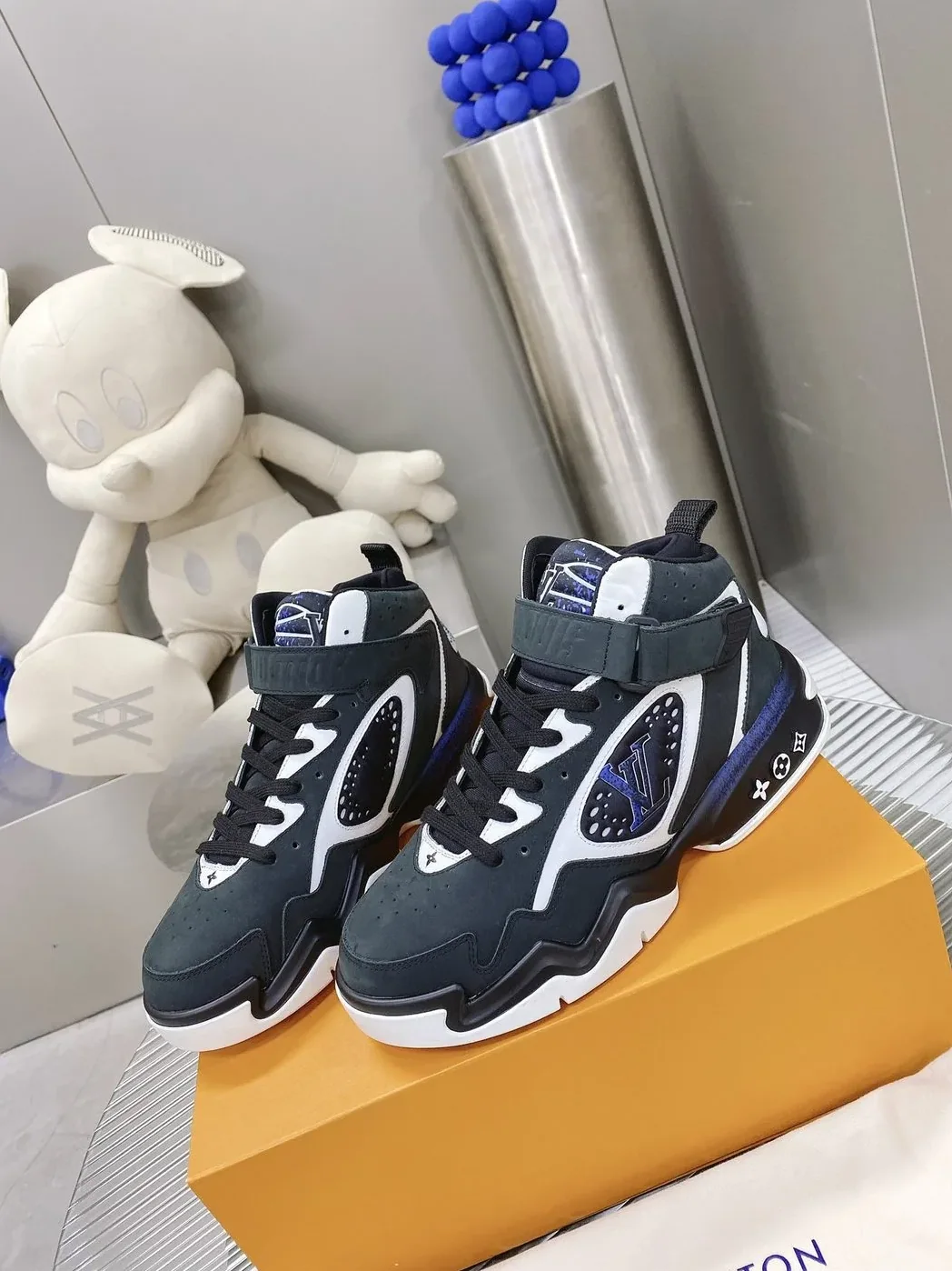 Louis Vuitton Sneaker LV Trainer 2 Black for Women