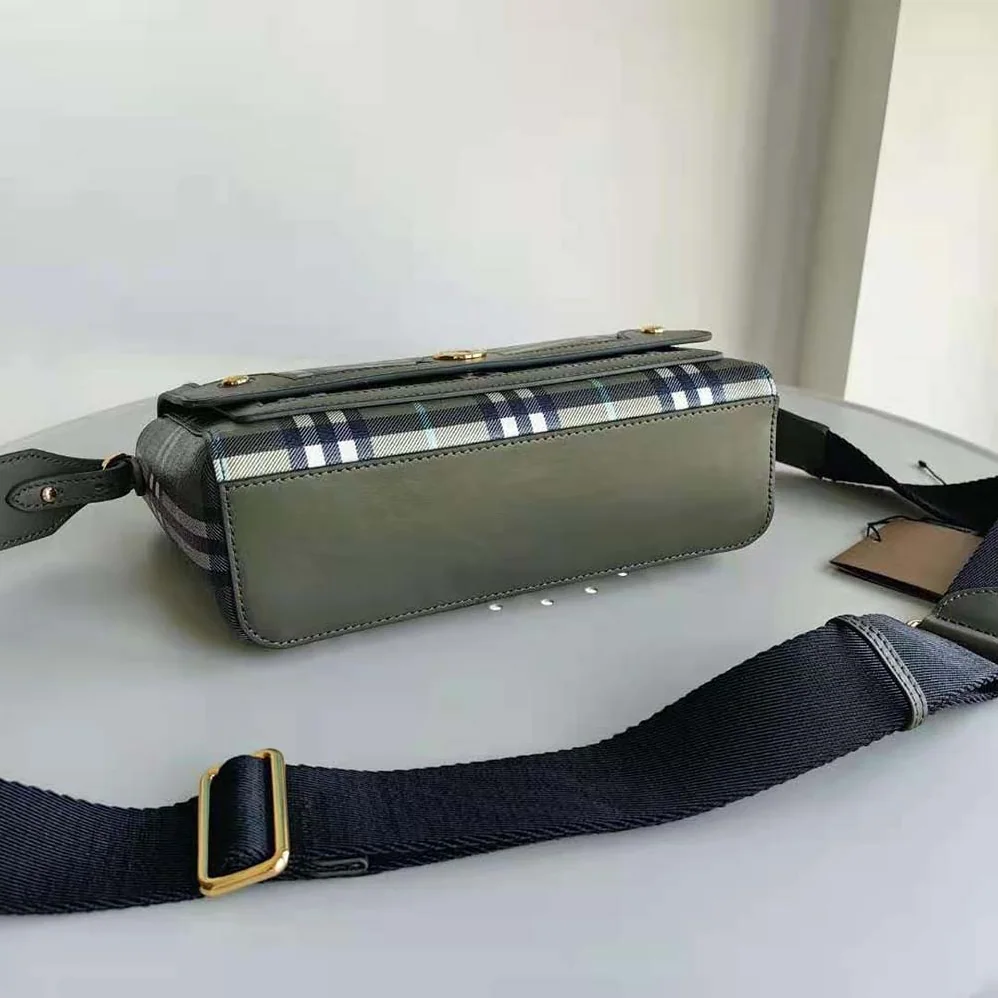 Burberry Note Bag for Women in Green
