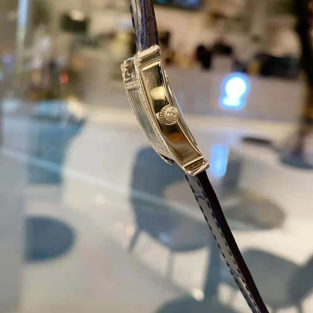 Hermes Heure H Watch Small Model Quartz Movement 25 mm for Women in Navy Hermes Heure H Watch Small Model Quartz Movement 25 mm for Women in Navy