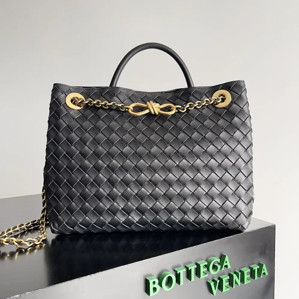 Bottega Veneta Medium Andiamo in Supple Intrecciato Leather for Women in Black/Gold