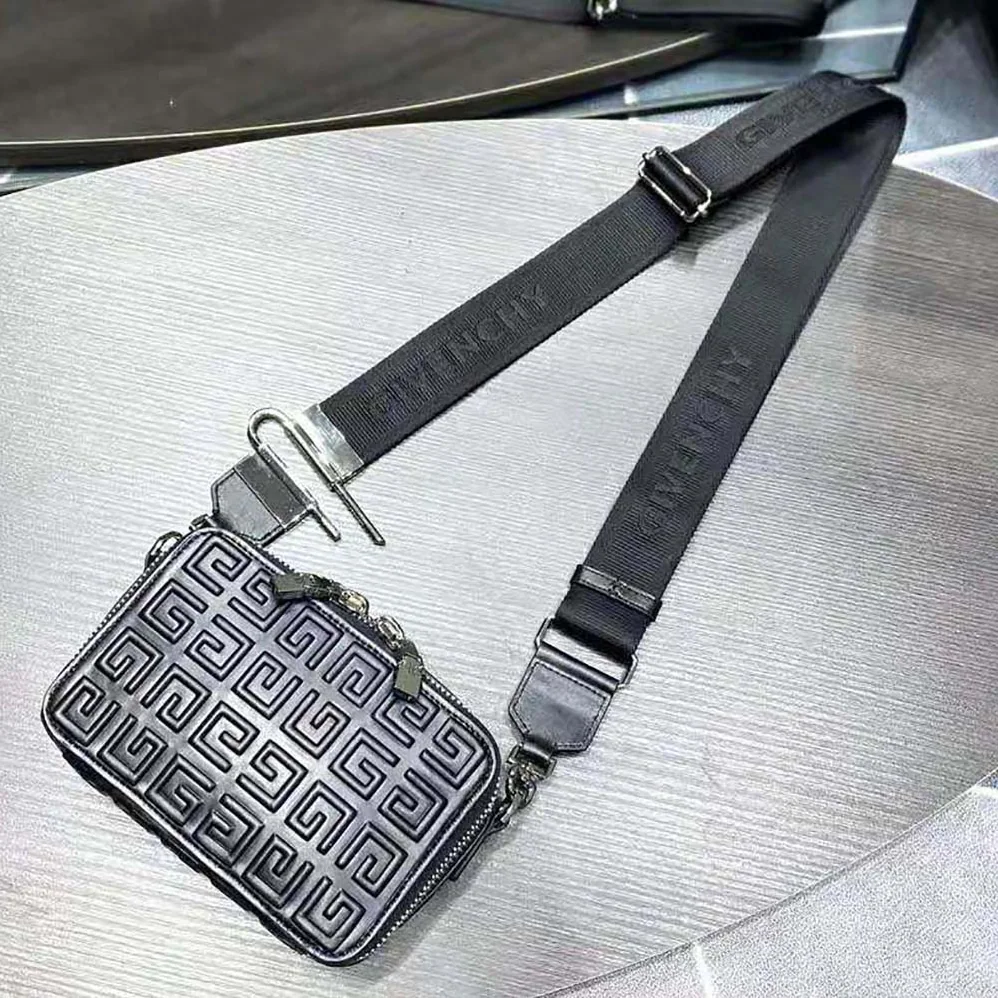 Givenchy Antigona U Camera Bag in 4g Leather for Women in Black Givenchy Antigona U Camera Bag in 4g Leather for Women in Black