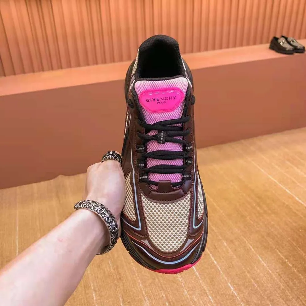 Givenchy TK-MX Runner Sneakers in Mesh for Unisex in Pink Givenchy TK-MX Runner Sneakers in Mesh for Unisex in Pink