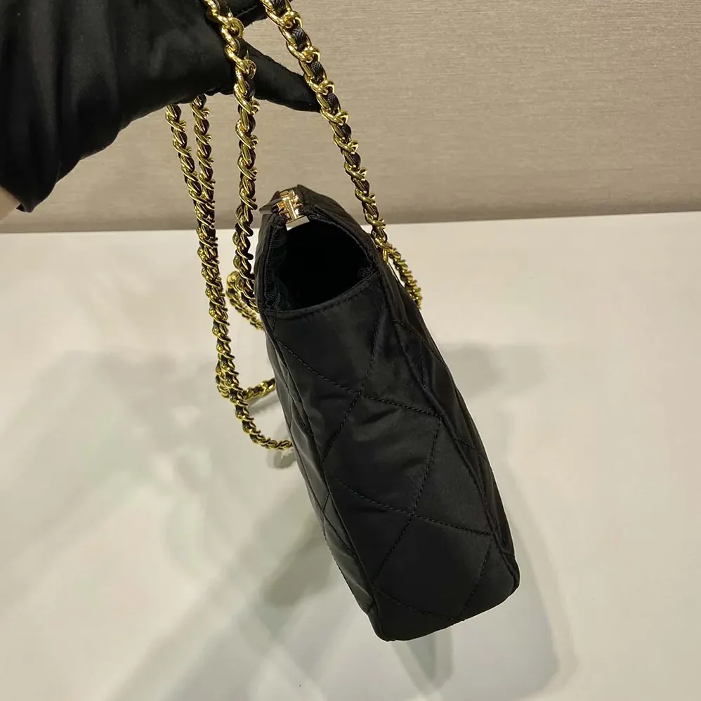Prada Re-Edition 1995 Chaîne Re-Nylon Tote Bag for Women in Black Prada Re-Edition 1995 Chaîne Re-Nylon Tote Bag for Women in Black