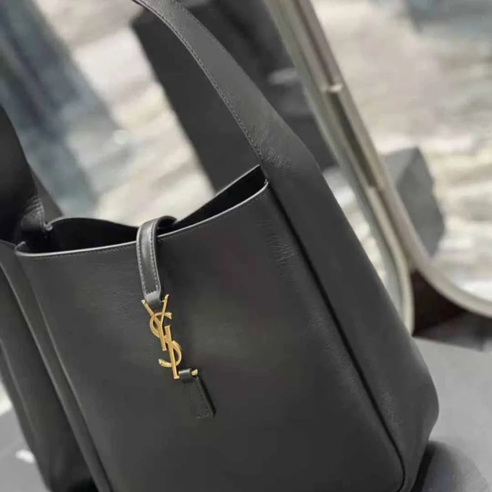 Saint Laurent YSL Le 5 à 7 Soft Small Hobo Bag in Smooth Leather for Women in Black Saint Laurent YSL Le 5 à 7 Soft Small Hobo Bag in Smooth Leather for Women in Black