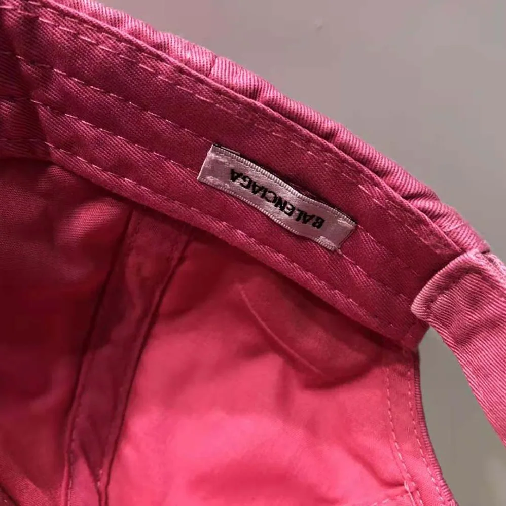 Balenciaga Cap in Fuchsia for Women in Black Embroidered Cotton Balenciaga Cap in Fuchsia for Women in Black Embroidered Cotton