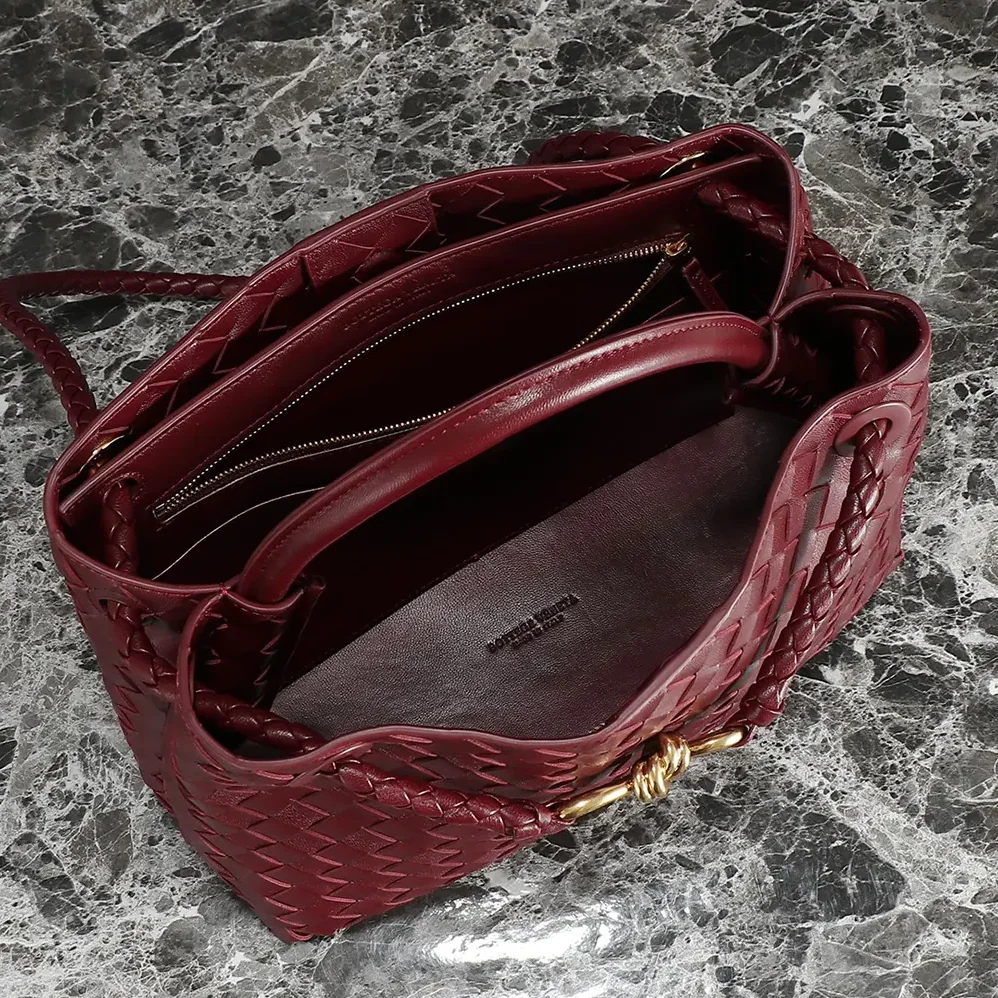 Bottega Veneta Medium Andiamo in Supple Intrecciato Leather for Women in Maroon Bottega Veneta Medium Andiamo in Supple Intrecciato Leather for Women in Maroon